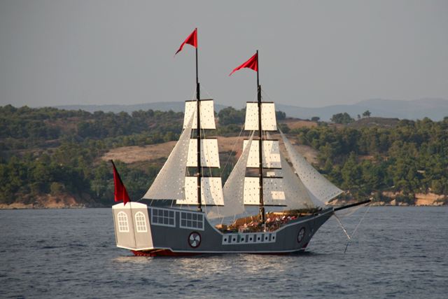Spetses Armata Festival: Repro Ottoman flagship awaiting destruction